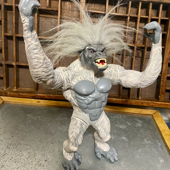 TMNT Mutants & Monsters Raphael vs The Yeti Boxed Set Playmates 2005 YETI ONLY - Picture 3 of 7